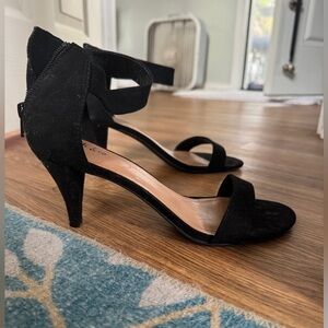 4/$25 Like new Style & Co black strap heels sz 9